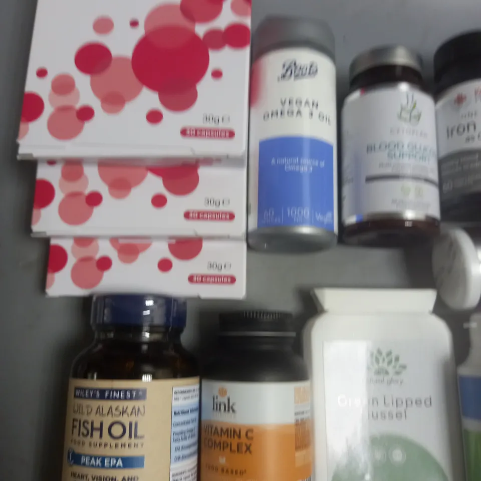 LOT OF APPROXIMATELY 20 ASSORTED FOOD SUPPLEMENTS TO INCLUDE SEA KELP, GREEN LIPPED MUSCLES AND FISH OIL