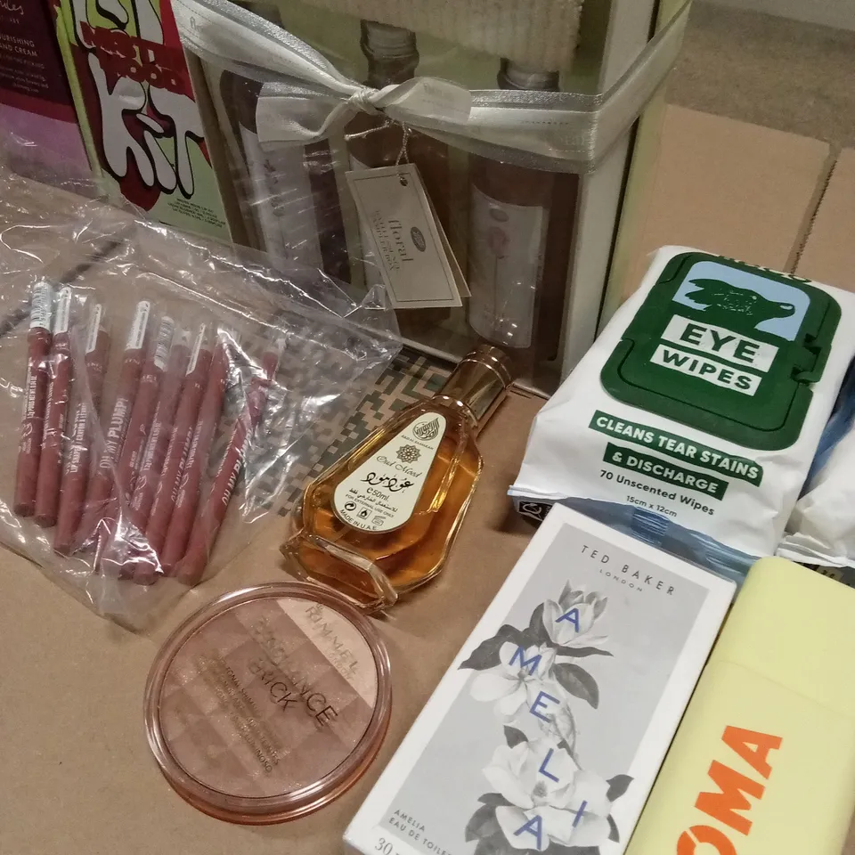 BOX OF APPROXIMATELY 25 ASSORTED HEALTH AND BEAUTY PRODUCTS TO INCLUDE; BATH OILS, WIPES, CREAMS ETC