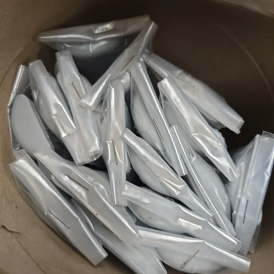 APPROXIMATELY 16 VENTA 24V CONTINUOUS LINE LIGHTS (IL10048D) - COLLECTION ONLY