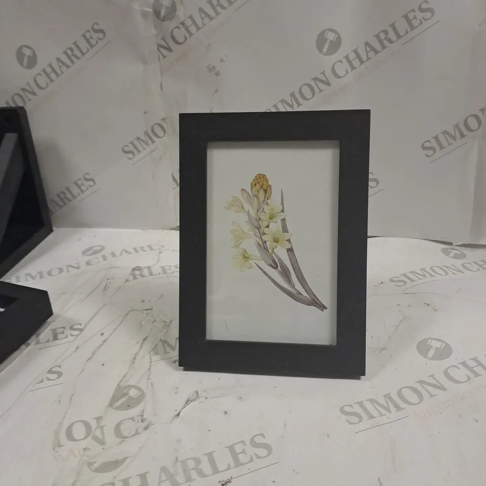BOX OF 5 ASSORTED ITEMS TO INCLUDE SHELF BRACKETS, PICTURE FRAMES, CANDLES 