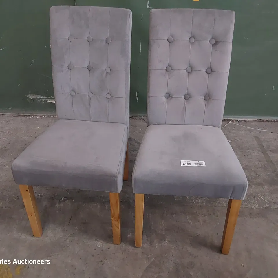 PAIR OF UPHOLSTERED BUTTONED BACK DINING CHAIRS GREY PLUSH FABRIC ON NATURAL WOOD LEGS 