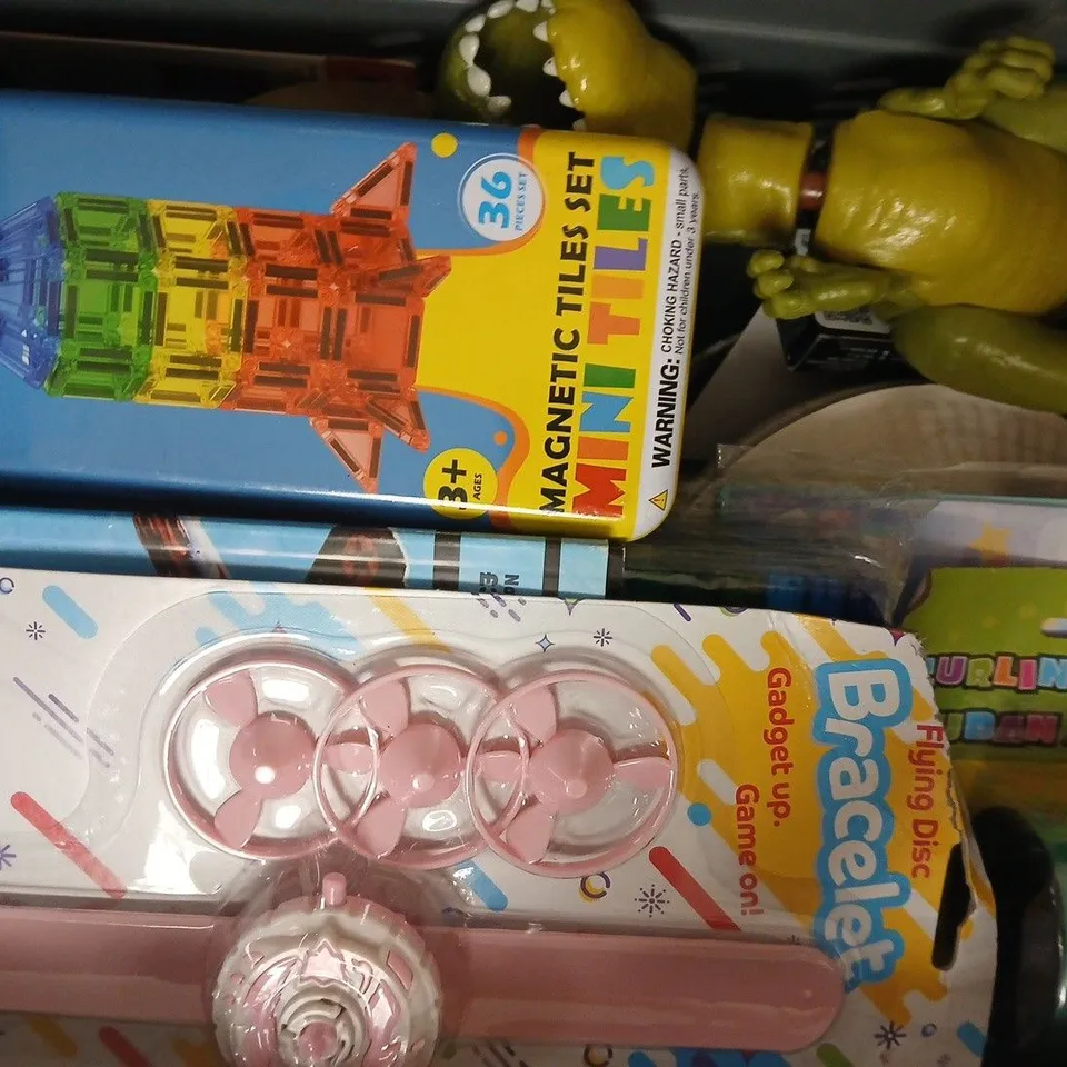 APPROXIMATELY 10 ASSORTED TOYS AND GAMES TO INCLUDE MAGNETIC TILES SET, MYSTERY DUMPLING, ETC