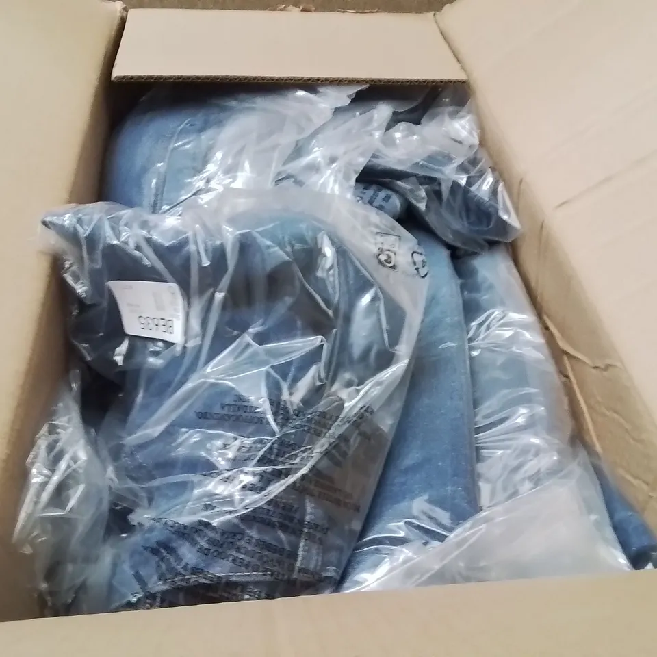 BOXED BRAND NEW APPROXIMATELY 15 SIMPLY BE PLEAT DETAIL JEANS MID BLUE SIZE 24R