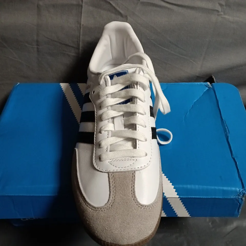 BOXED PAIR OF ADIDAS SAMBA TRAINERS – UK SIZE 9