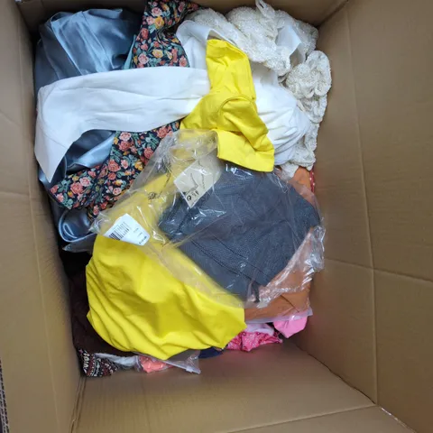 ASSORTED WOMEN'S CLOTHING LOT IN A BOX: FLORAL MAXI DRESS, WHITE FOX PINK TEE, M&S BLUE TOP, APPROXIMATLEY 25 PIECES 