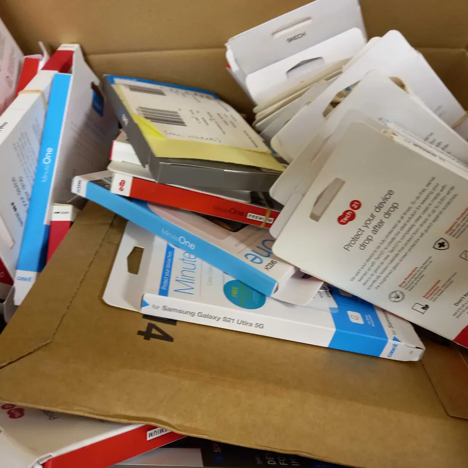 BOX OF APPROXIMATELY 32 ASSORTED DESIGNER PHONE ACCESSORY ITEMS TO INCLUDE TECH 21, CASEIT, SPECK ETC