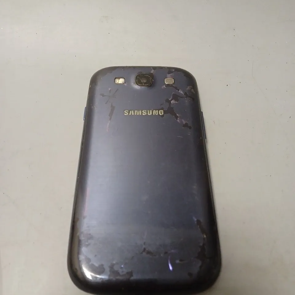 SAMSUNG GALAXY S III MOBILE PHONE 
