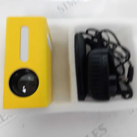 BOXED LED SOURCE MINI PROJECTOR 