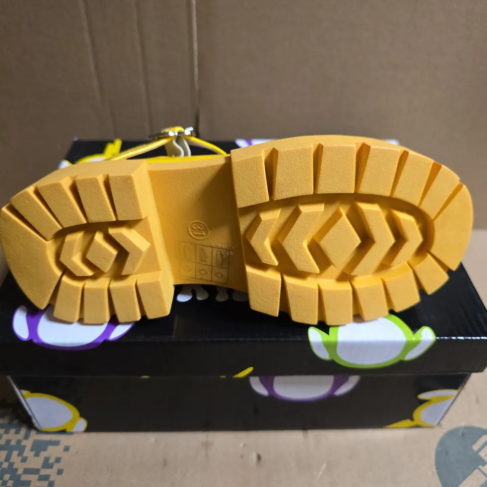 BOXED PAIR OF KOI LA LA TELETUBBIES KIDZ MARY JANES - YELLOW - UK SIZE 12