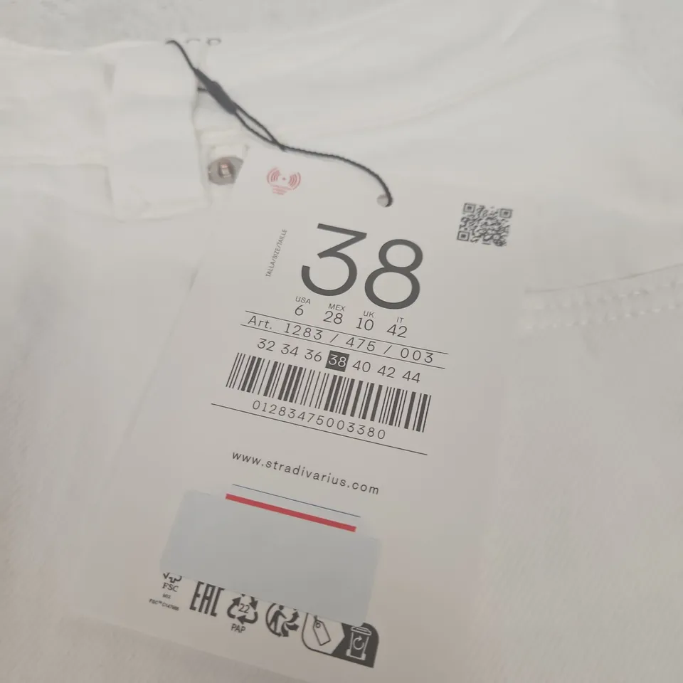 STRADIVARIUS D62 MINI SKORT – WHITE, UK 10 (EU 38)
