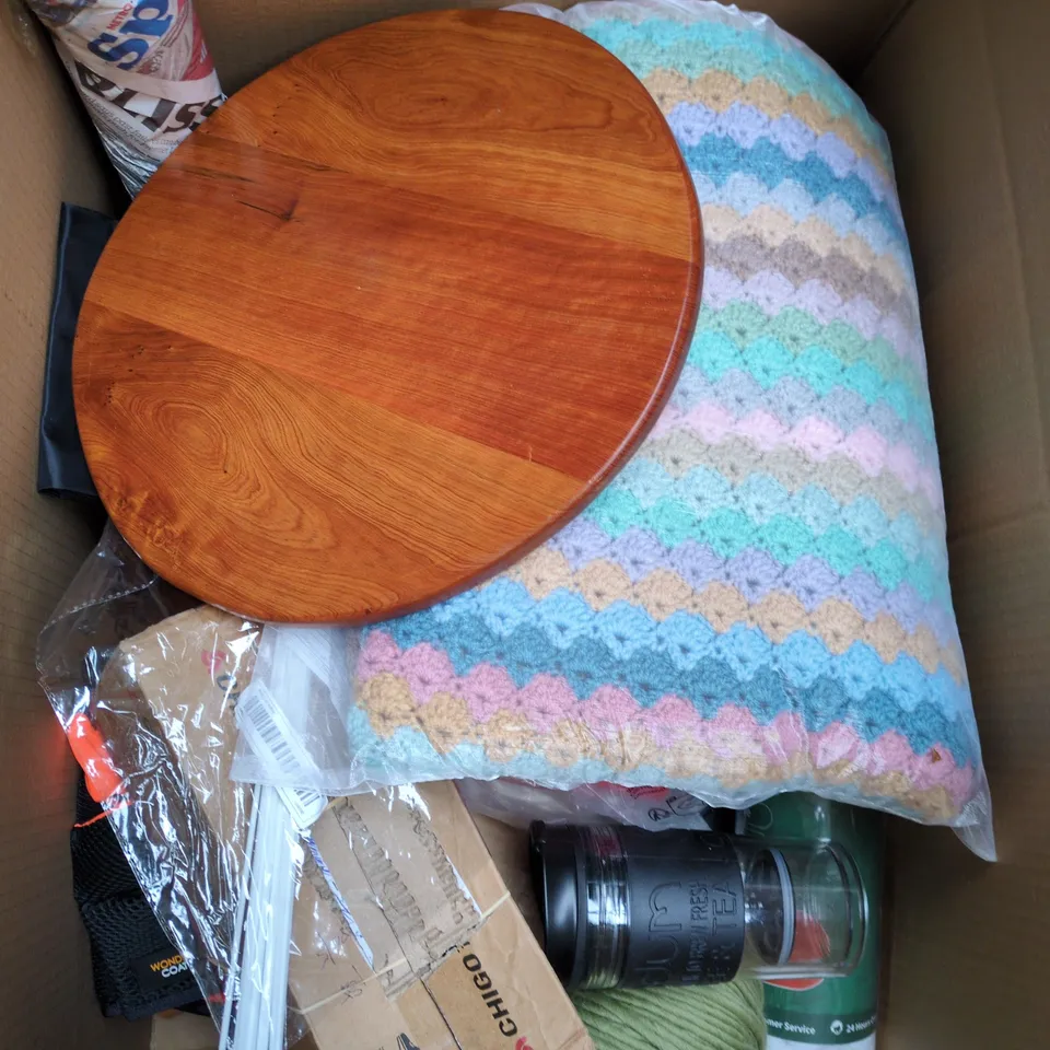 BOX OF APPROXIMATELY 15 ASSORTED HOUSEHOLD ITEMS