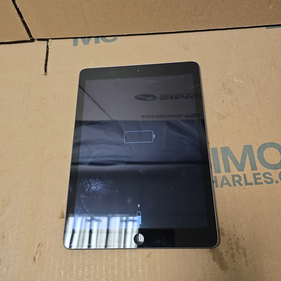 APPLE IPAD AIR A1474 SILVER TABLET