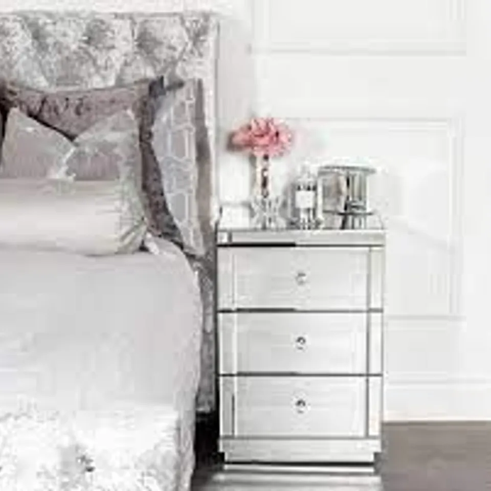 BOXED MONROE 3 DRAWER BEDSIDETABLE SILVER