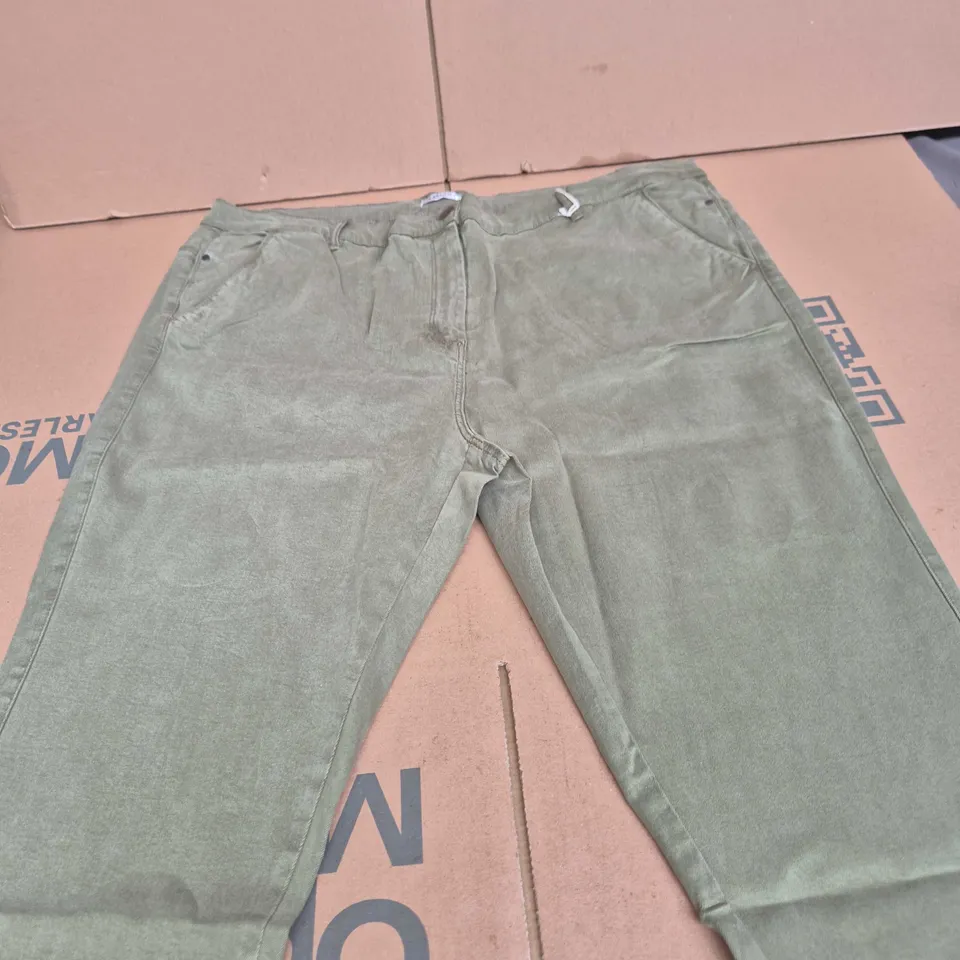 DAMART Olive Green Cargo T trousers – Men's, UK 26 (EU 54)