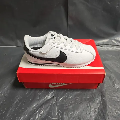 NIKE KIDS CORTEZ EASYON (PSV) WHITE/BLACK – UK 8.5