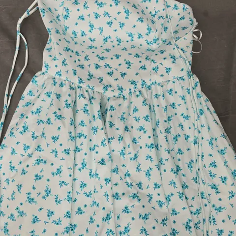 ZARA DRESS IN WHITE W. BLUE FLORAL DESIGN SIZE UK LARGE
