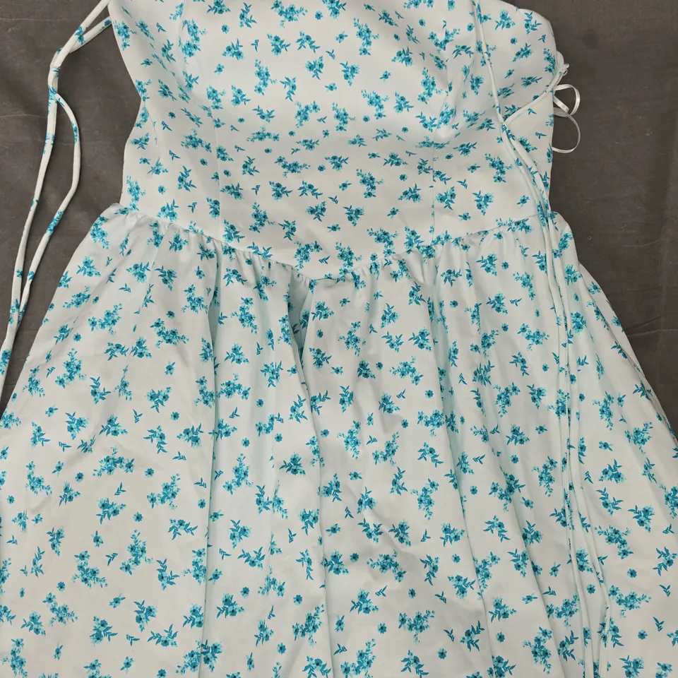 ZARA DRESS IN WHITE W. BLUE FLORAL DESIGN SIZE UK LARGE