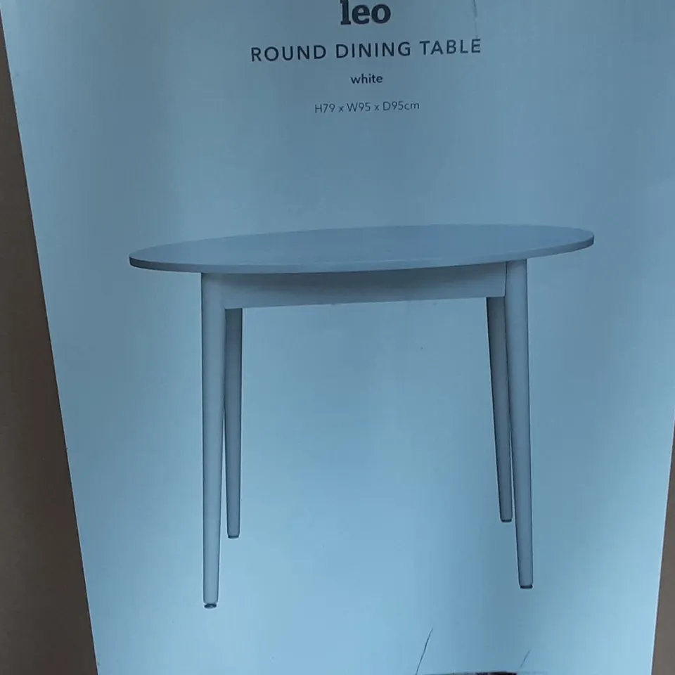 BOXED LEO ROUND DINING TABLE IN WHITE - H79 X W95 X D95 CM 