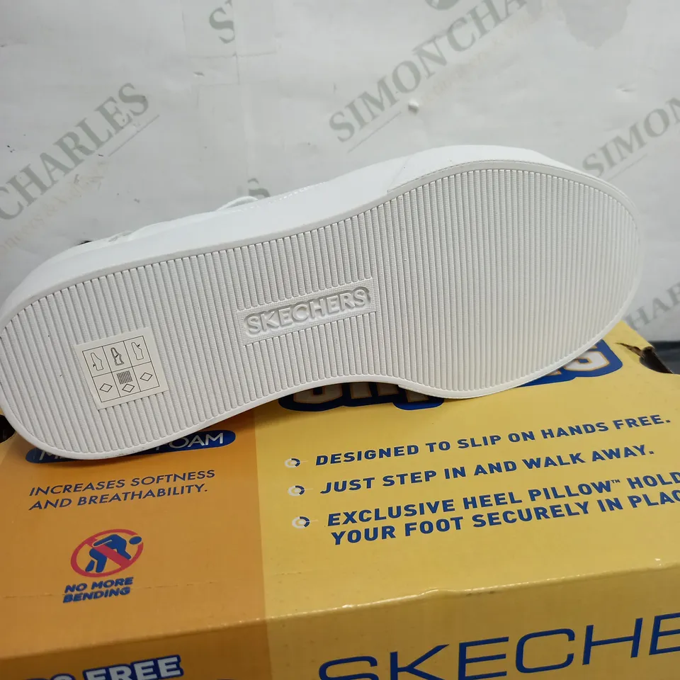 BOXED SKETCHERS SLIP IN WHITE TRAINERS - SIZE 4 
