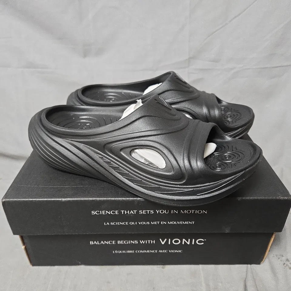 BOXED VIONIC MONSTER COVE SANDALS IN BLACK - SIZE 5