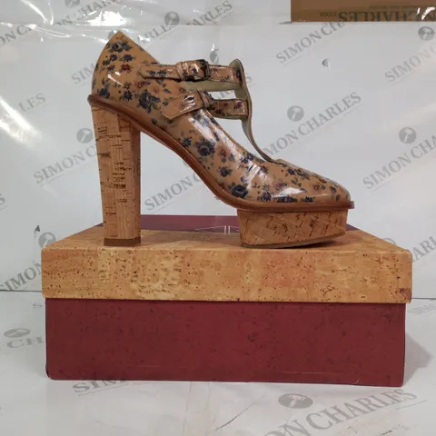 BOXED PAIR OF OPENING CEREMONY FLORAL CORK SOLE HIGH HEELS EU SIZE 39
