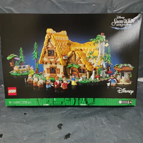 LEGO DISNEY SNOW WHITE AND THE SEVEN DWARFS’ COTTAGE 43242