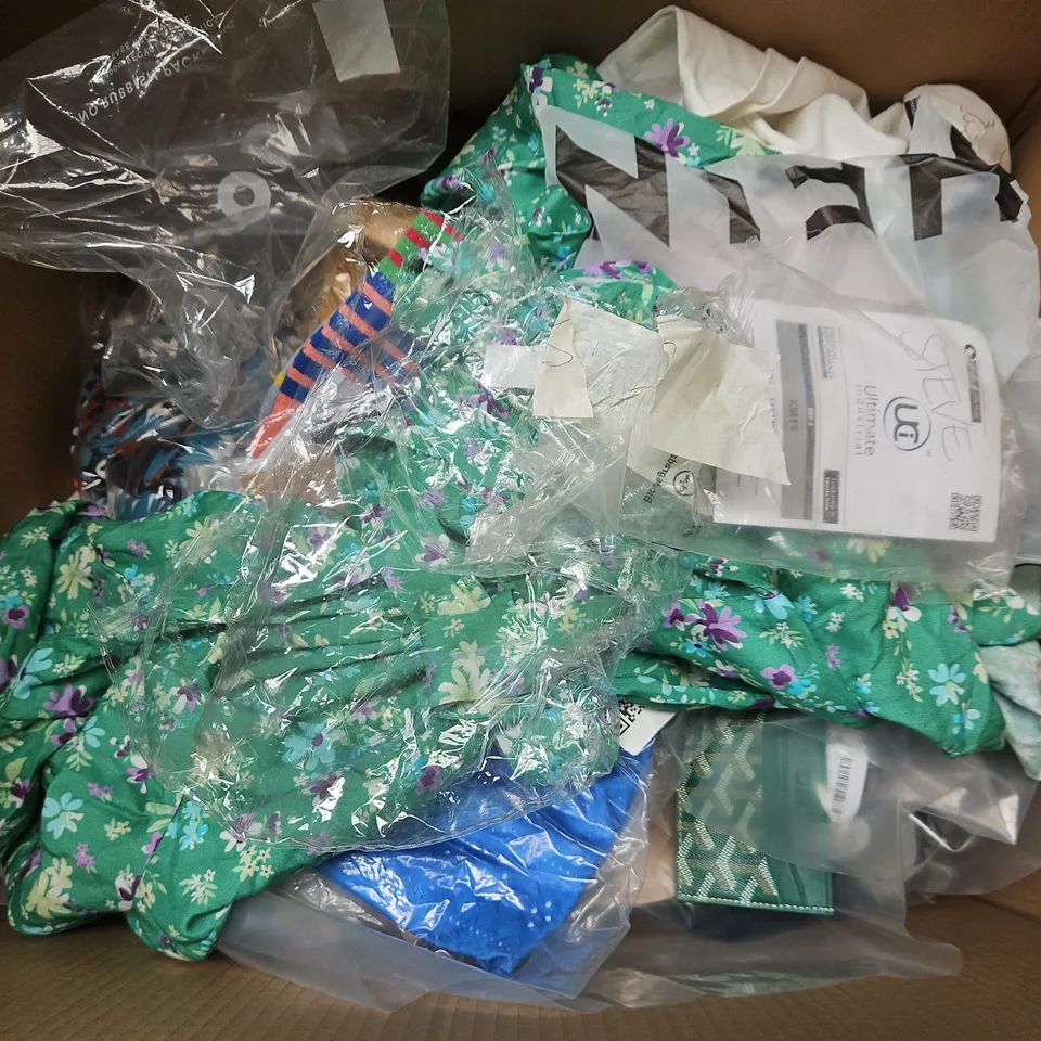 BOX OF APPROXIMATELY 20 ASSORTED CLOTHING ITEMS TO INCLUDE - GLOVES - BRA - PURSE - ETC