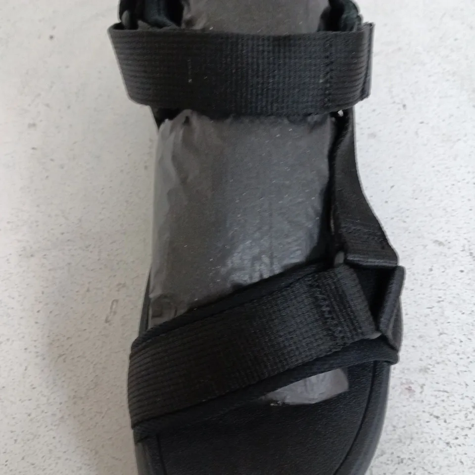 FLTFLOP WEBBING BACK STRAP SANDAL SIZE 8