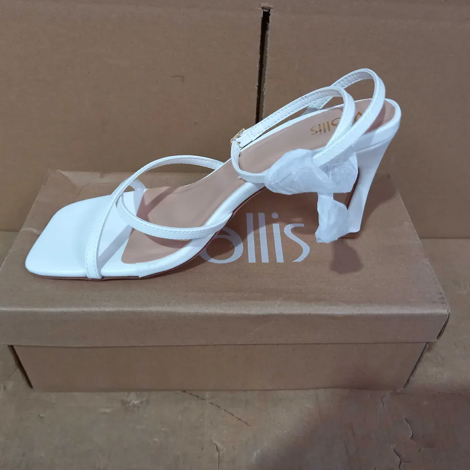 BOXED PAIR OF WALLIS HEELS IN WHITE UK SIZE 5