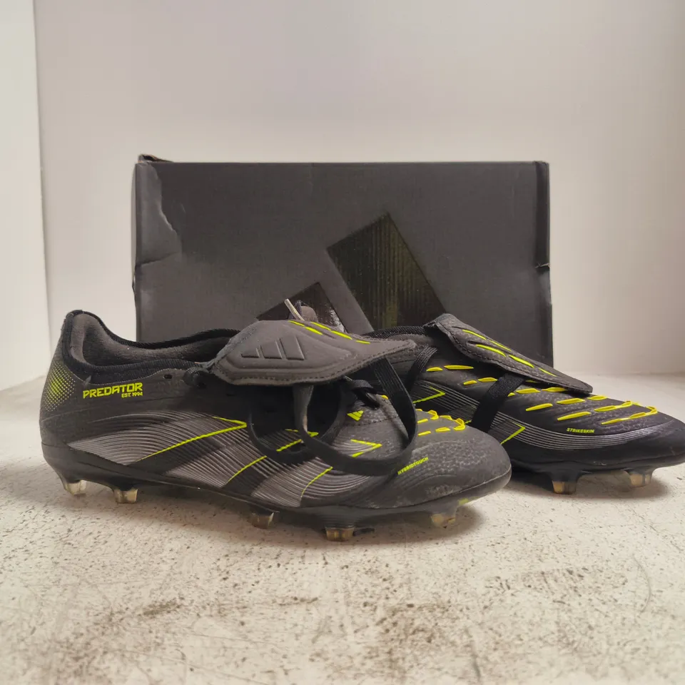BOXED PAIR OF ADIDAS PREDATOR ELITE FOOTBALL BOOTS IN BLACK/LIME SIZE UK 6