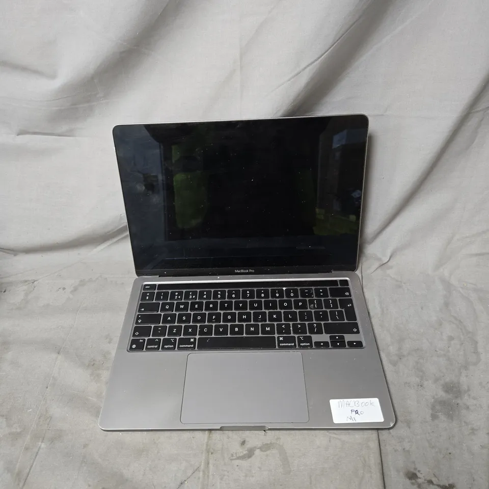 APPLE MACBOOK PRO LAPTOP – SILVER, BOXED. NO ACCESSORIES