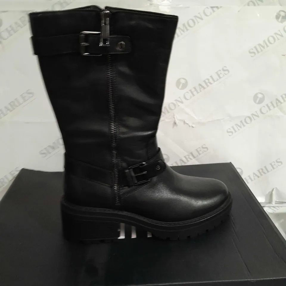 BOXED NATURALIZER CALF BOOTS, BLACK - SIZE 5.5