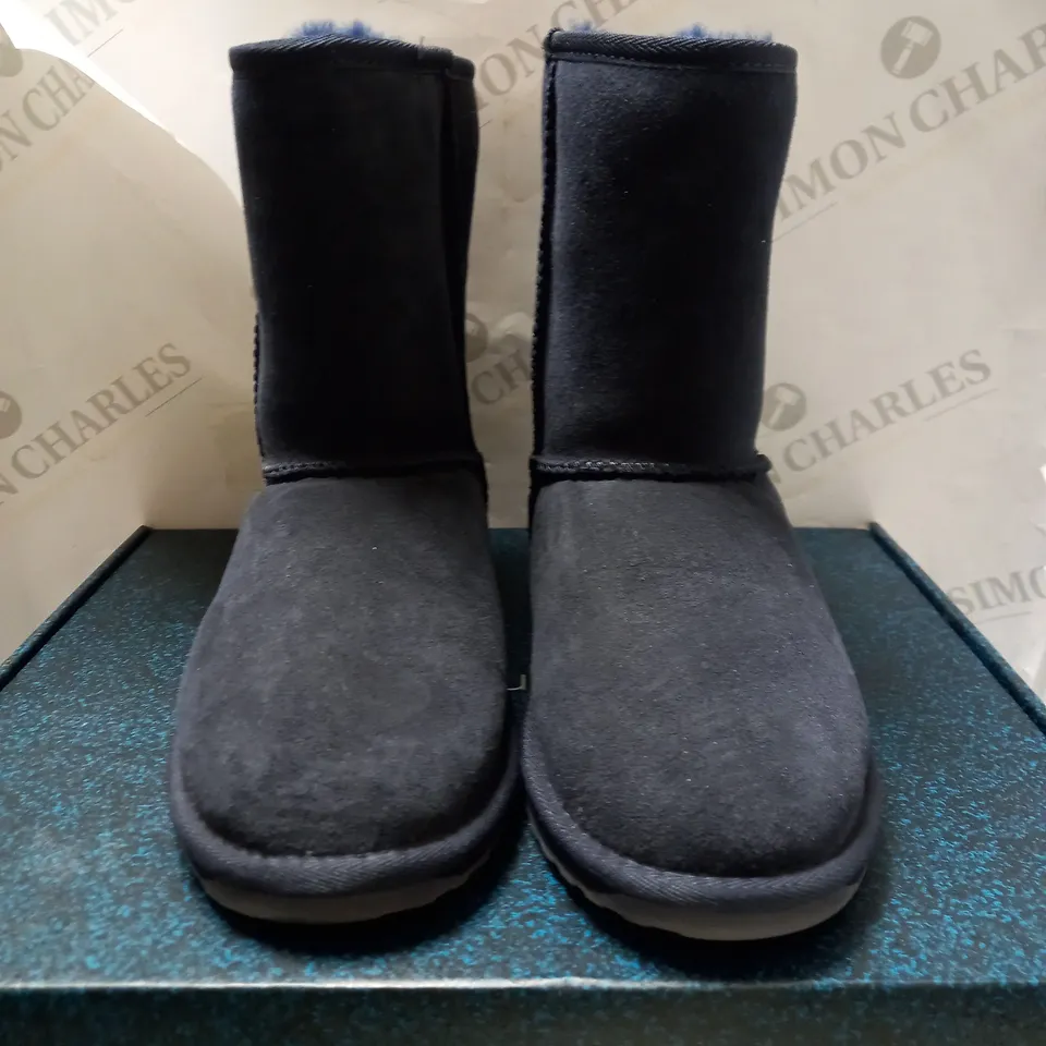 EMU AUSTRAILIA MIDNIGHT SUEDE BOOTS - SIZE 6