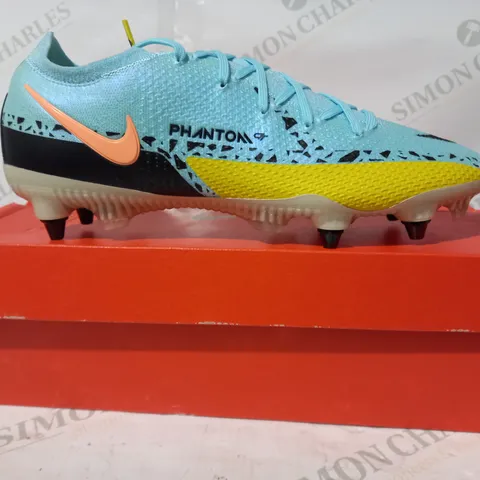 BOXED PAIR OF NIKE PHANTOM GT2 ELITE SG-PRO FOOTBALL BOOTS IN BLUE/YELLOW UK SIZE 8