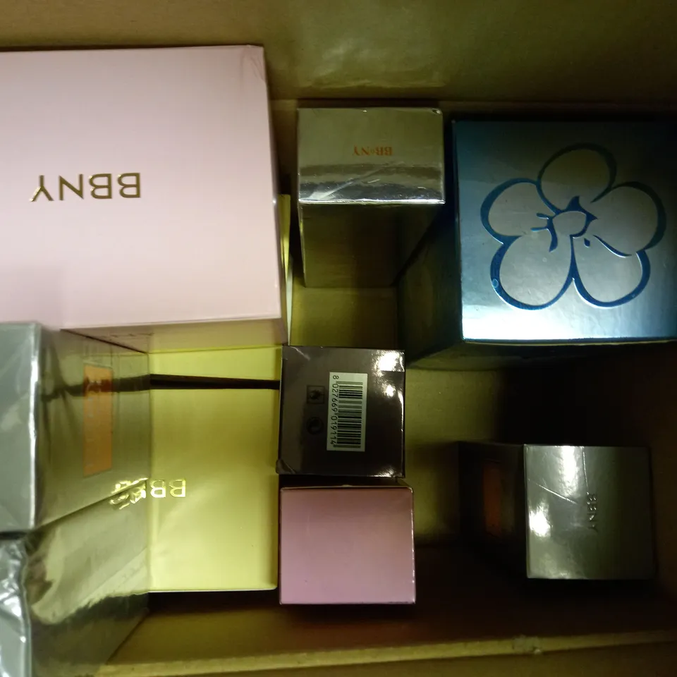 LOT OF APPROXIMATELY 16 ASSORTED FRAGRANCE ITEMS