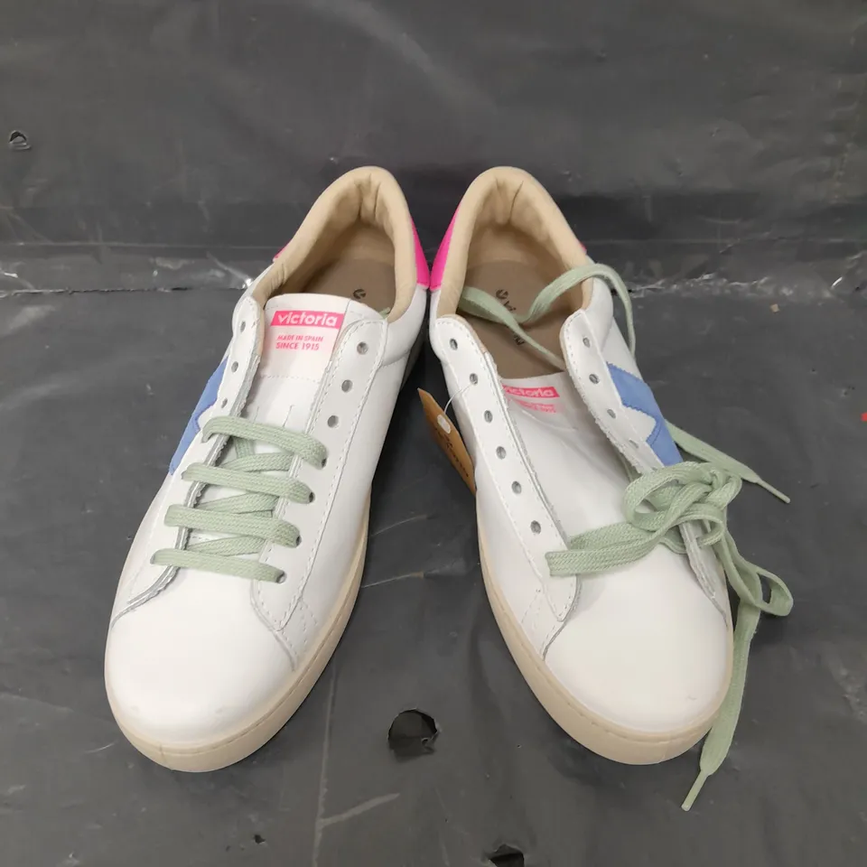 PAIR OF VICTORIA WOMEN'S BERLIN TRAINERS - 6