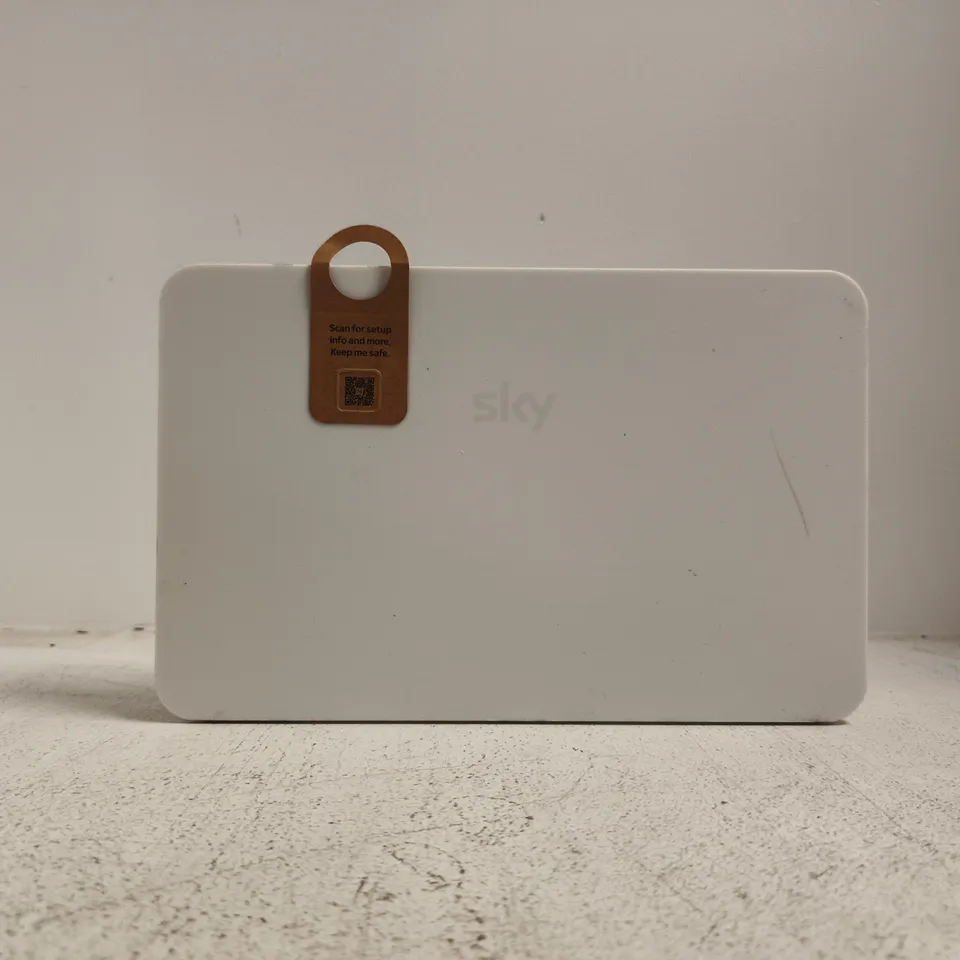 BOXED SKY SR213A-02-UK-WHT BROADBAND WIFI MAX HUB