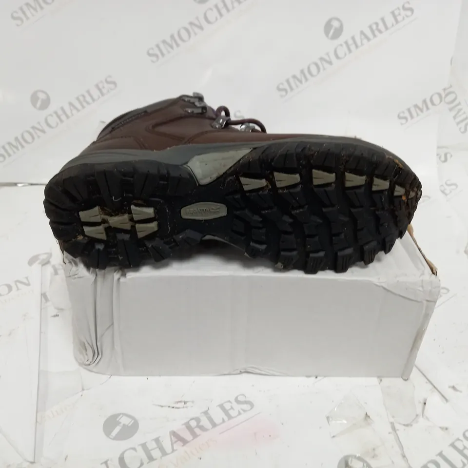 REGATTA BAINSFORD BOOTS SIZE 4