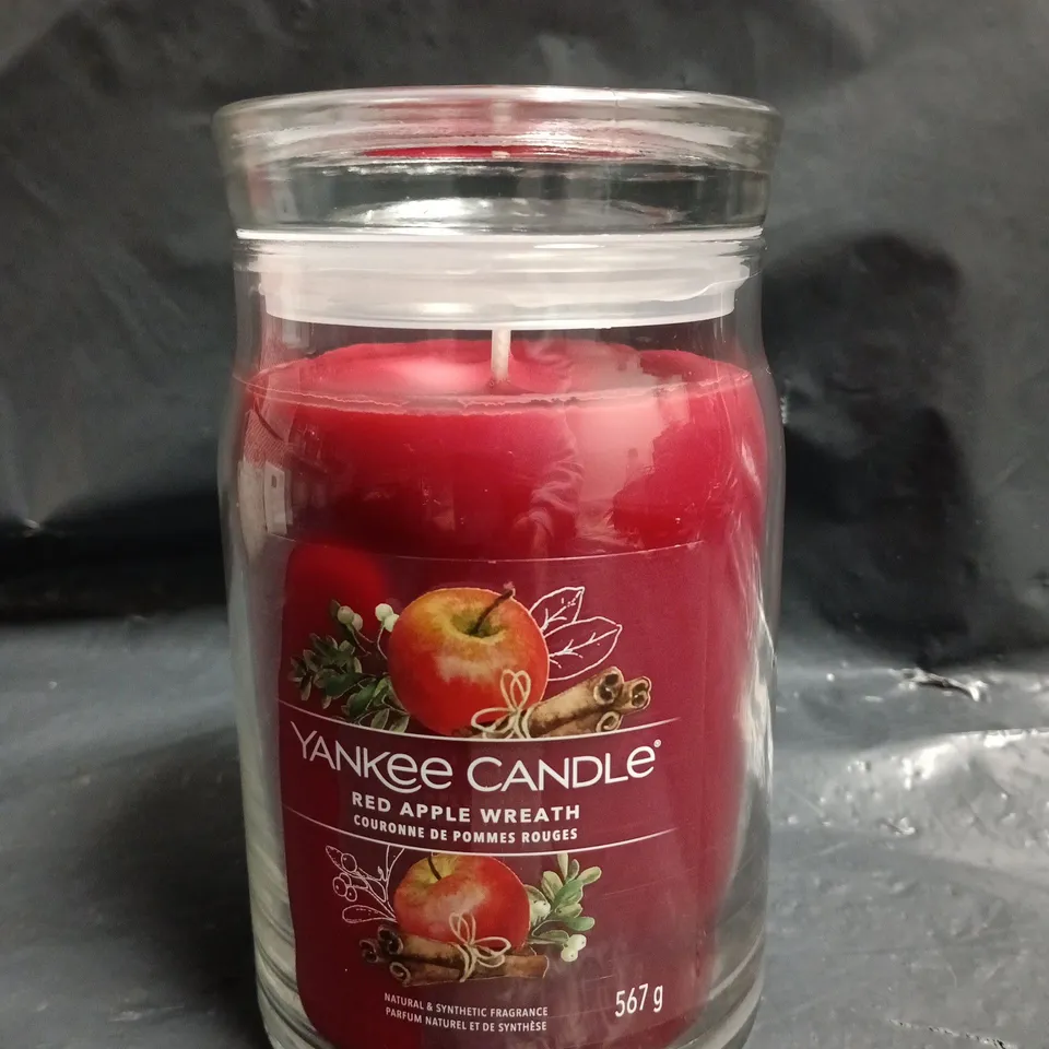 YANKEE CANDLE RED APPLE WREATH JAR CANDLE – 567 G