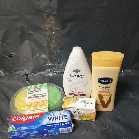 APPROXIMATEY 20 ASSORTED HEALTH AND BEAUTY PRODUCTS TO INCLUDE VASELINE BODY LOTION, COLGATE TOOTHPASTE AND DOVE BODY WASH