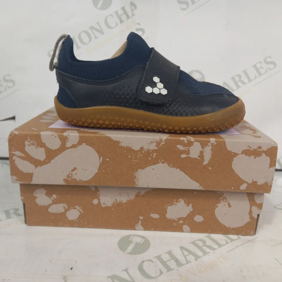BOXED PAIR OF VIVO BAREFOOT PRIMUS KNIT II T KIDS SHOES IN NAVY EU SIZE 23