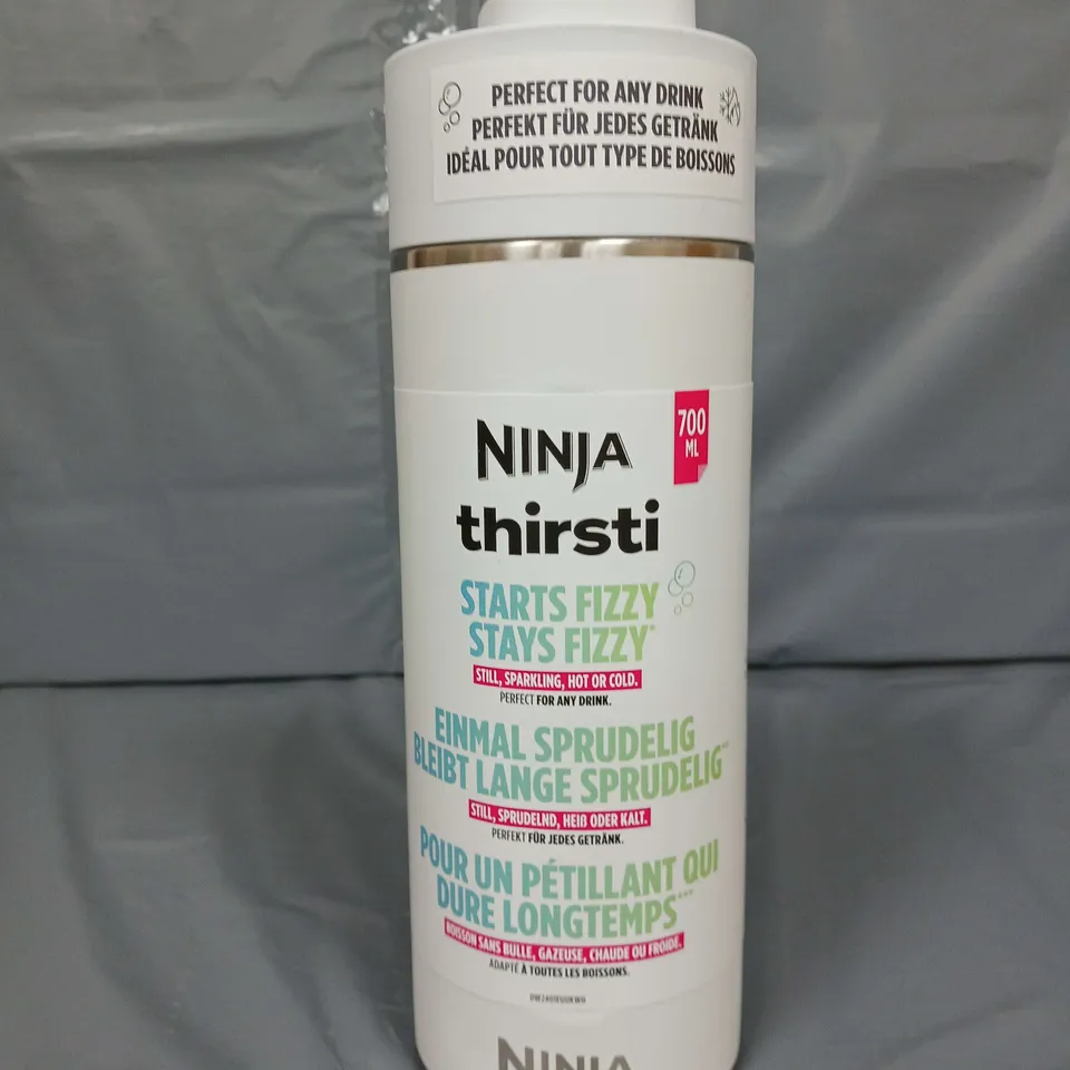 NINJA THIRSTI FIZZY DRINK BOTTLE IN WHITE 700ML