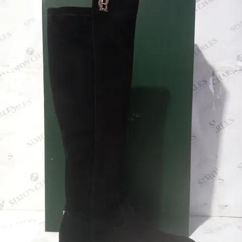 BOXED PAIR OF HOLLAND COOPER ALBANY KNEE BOOTS IN BLACK SUEDE SIZE 6