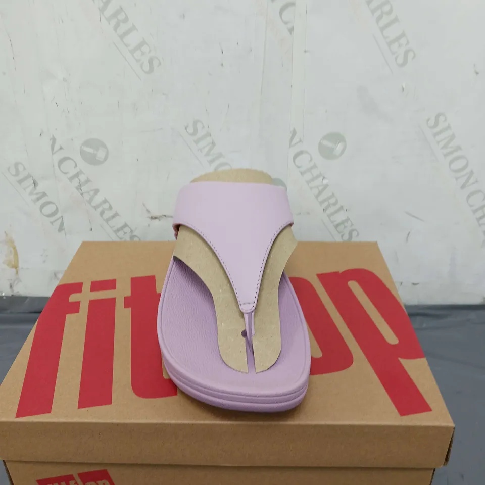 BOXED PAIR OF FITFLOP LULU LEATHER TOEPOST SHOES SIZE 4.5