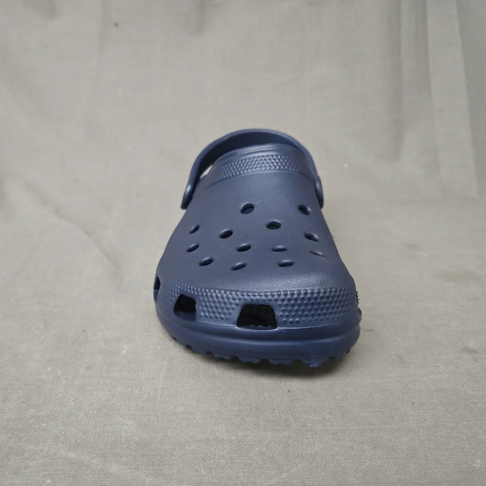 CROCS CLASSIC KID S CLOG SANDAL WITH BACK STRAP IN NAVY - UK J3