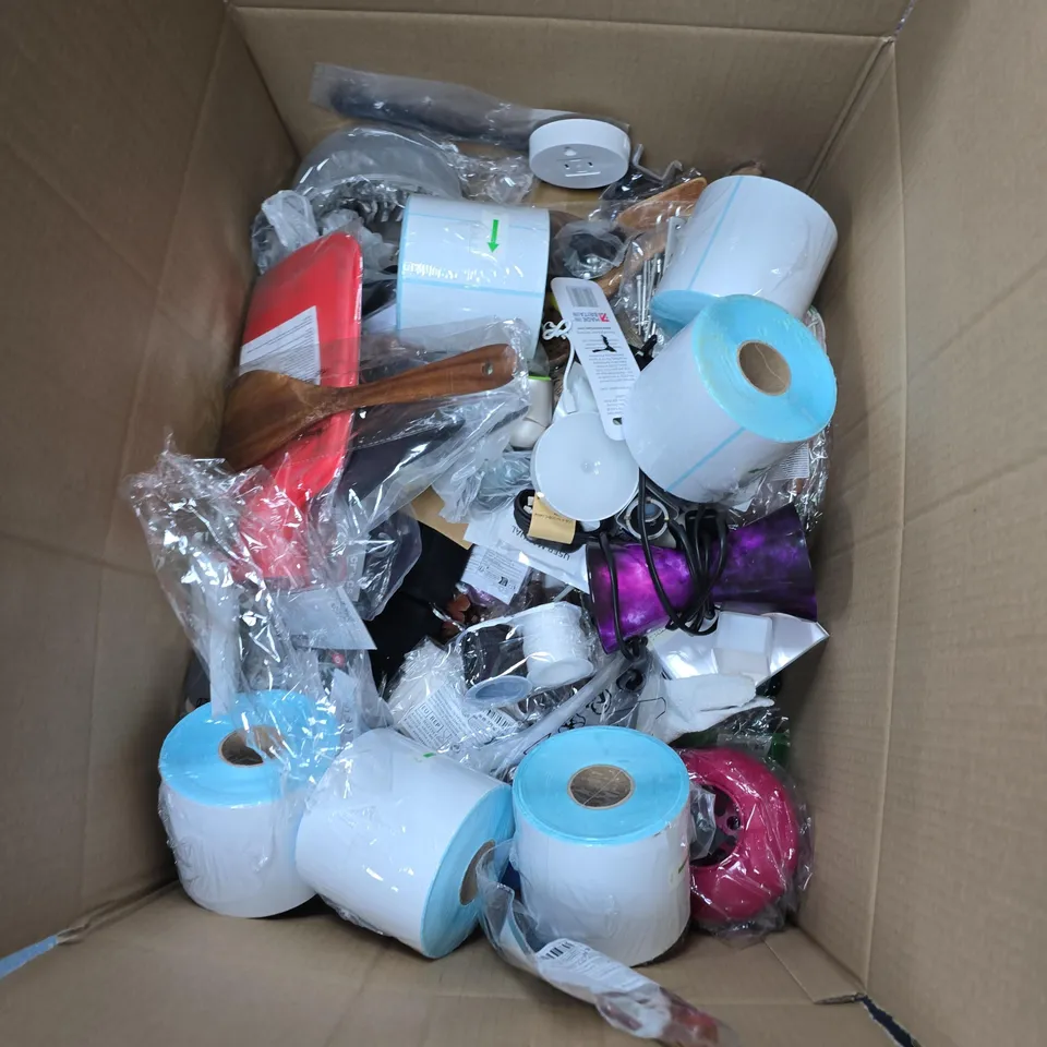 BOX OF APPROXIMATELY 25 ASSORTED ITEMS TO INCLUDE: VEGETABLE CHOPPER AND MULTI PURPOSE OIL