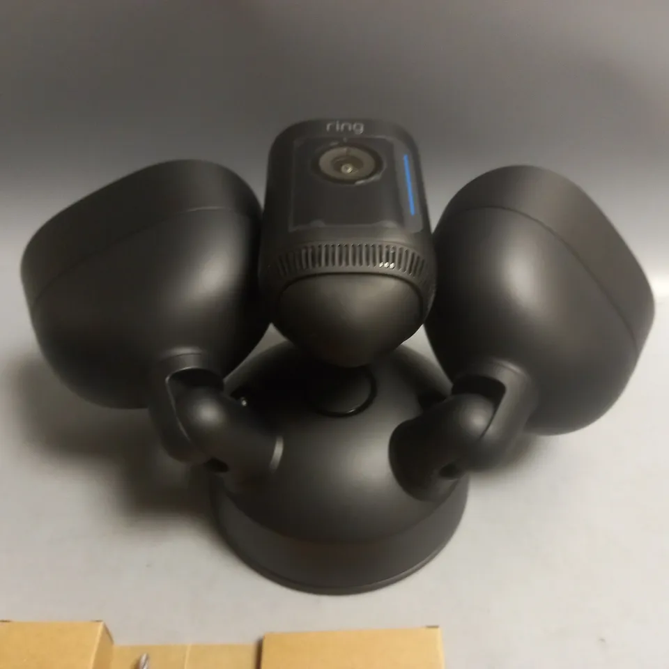 RING 2-LAMP SPOTLIGHT WITH CAMERA