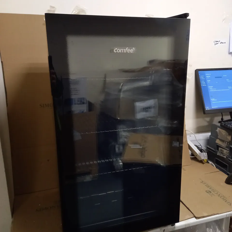 COMFEE RCZ96BG1 FREESTANDING UNDERCOUNTER 93 LITRE BEVERAGE FRIDGE (COLLECTION ONLY)