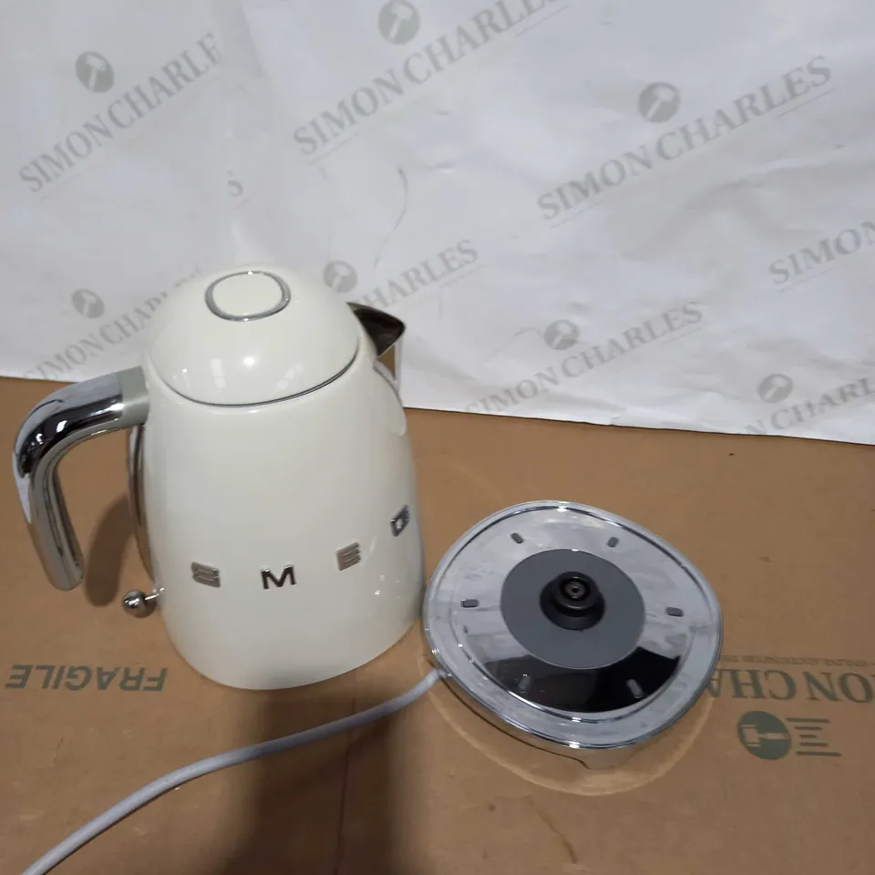 SMEG KLF03CRUK 3000W KETTLE