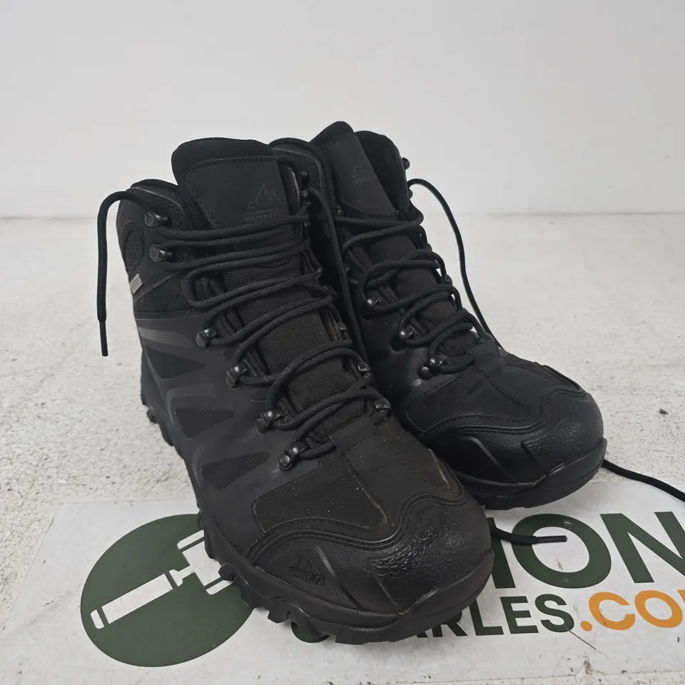 NORTI V8 BLACK HIKING BOOTS – UK 10 